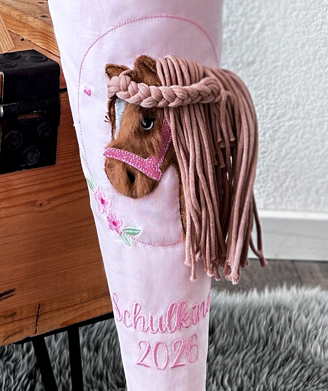 Pferd_3D_Beere_Rosa_Ergobag_Closeup