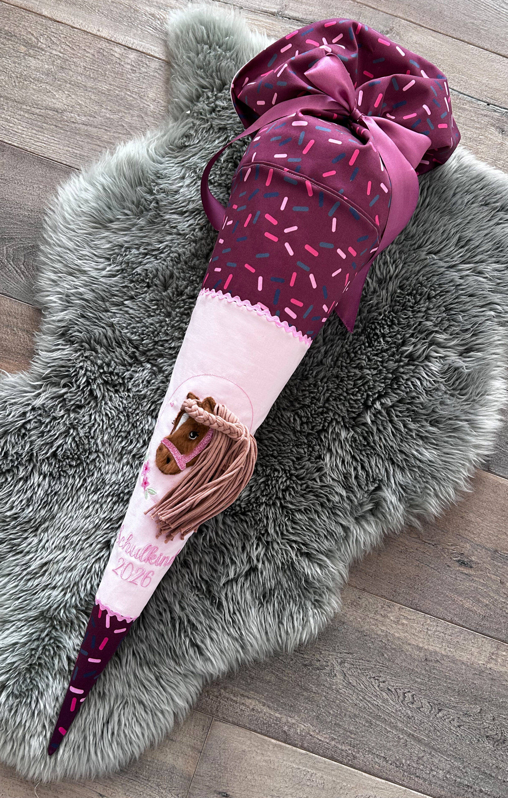 Pferd_3D_Beere_Rosa_Ganz