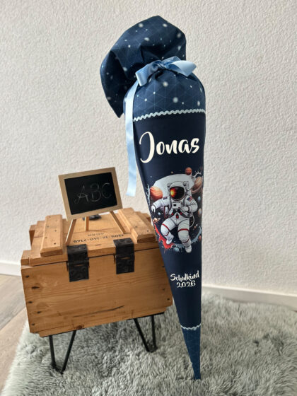 Schultüte aus Stoff, Astronaut im Weltall